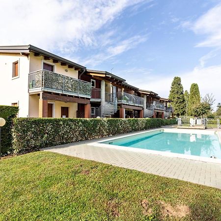 Residence La Corte Near Gardaland Castelnuovo del Garda Bagian luar foto
