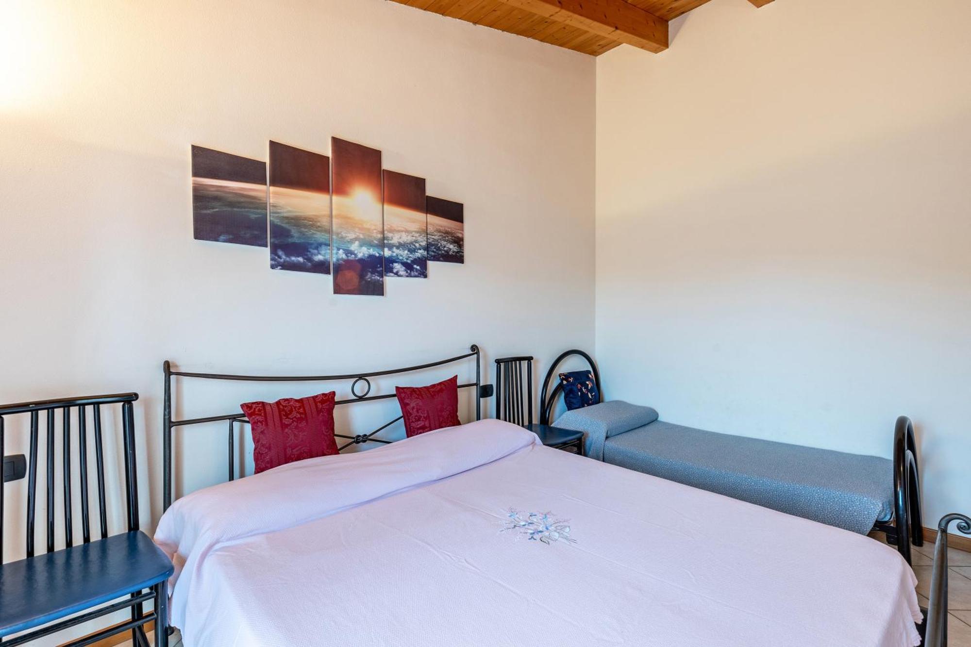 Residence La Corte Near Gardaland Castelnuovo del Garda Bagian luar foto
