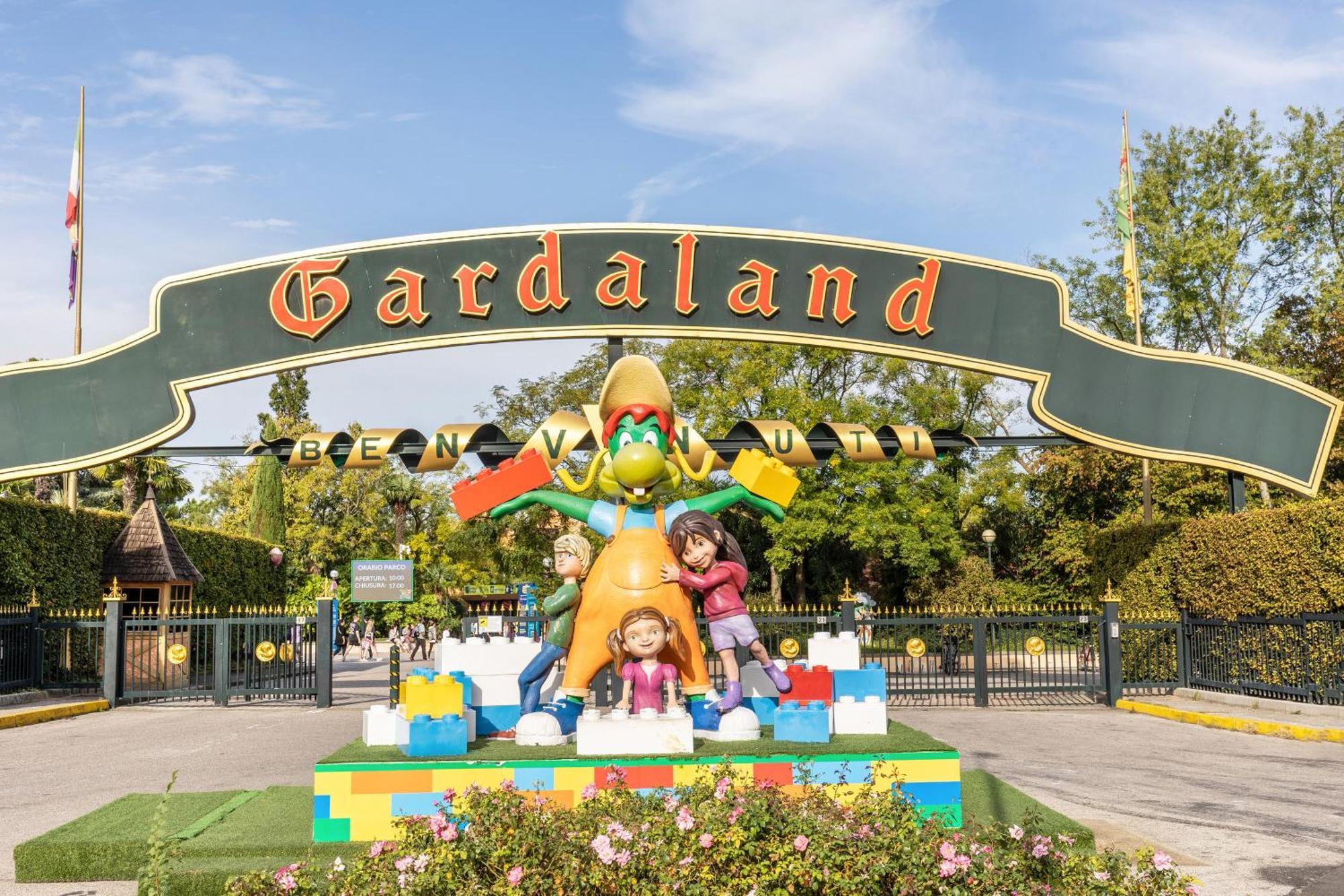 Residence La Corte Near Gardaland Castelnuovo del Garda Bagian luar foto