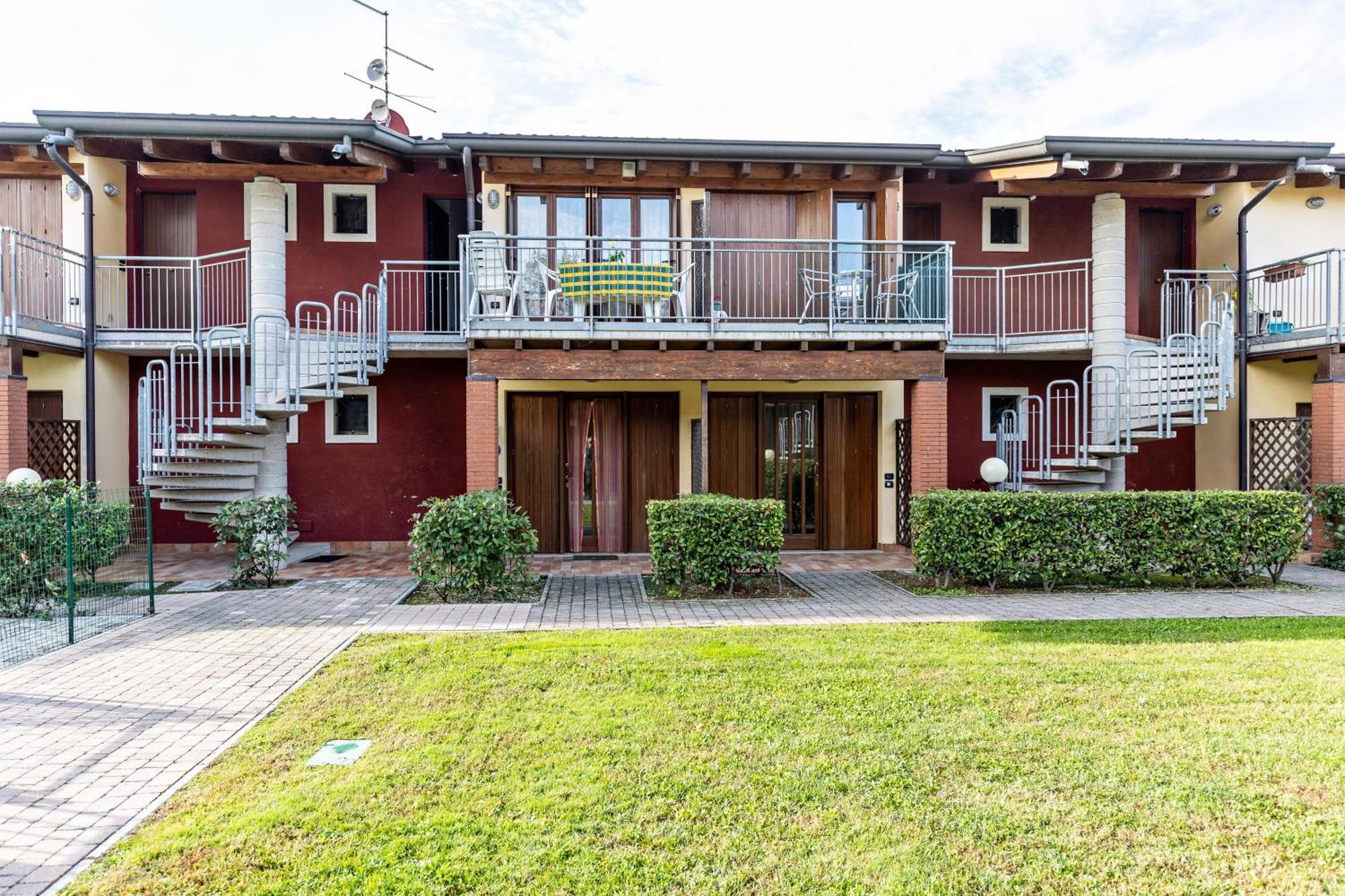 Residence La Corte Near Gardaland Castelnuovo del Garda Bagian luar foto