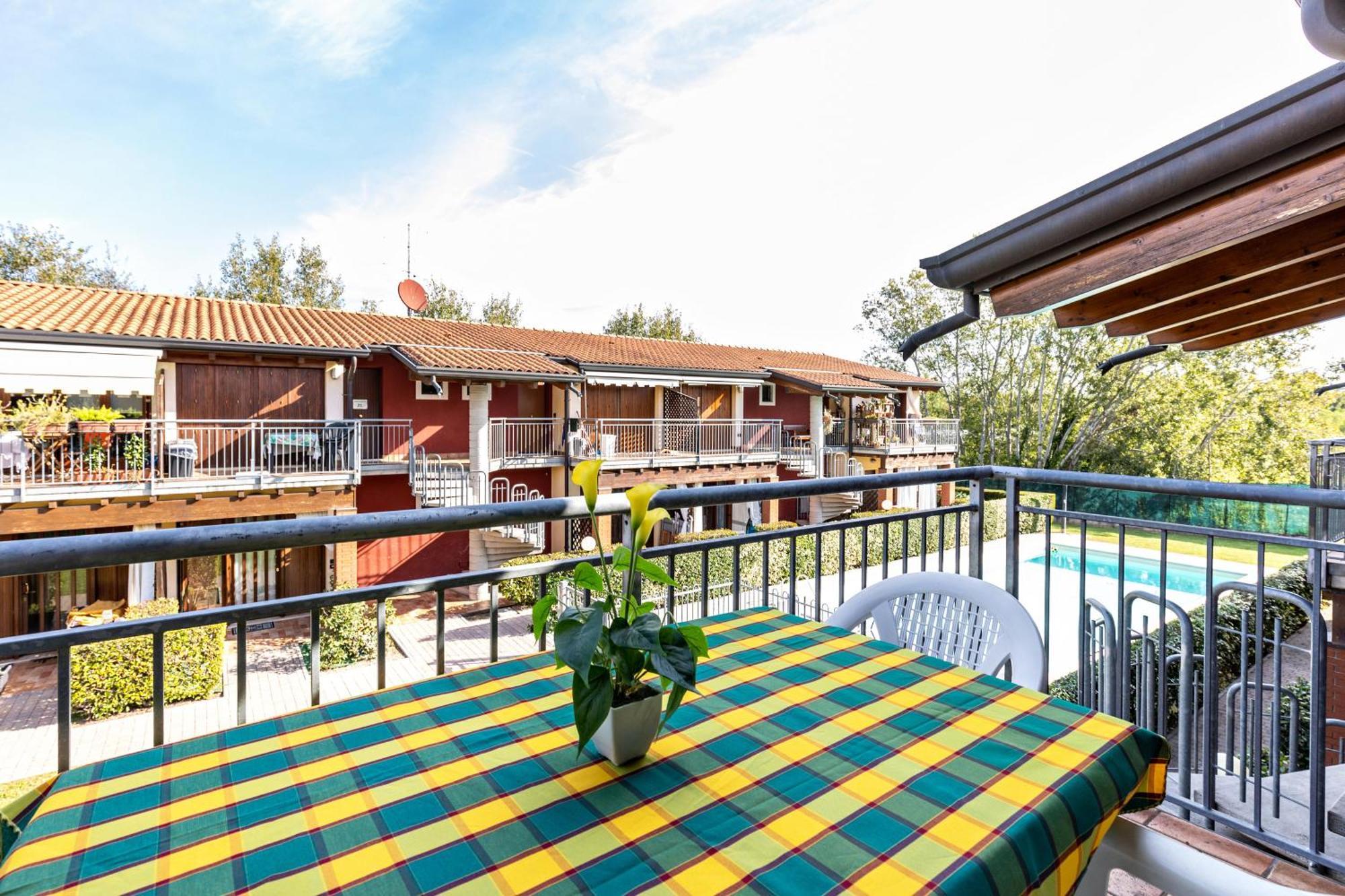 Residence La Corte Near Gardaland Castelnuovo del Garda Bagian luar foto